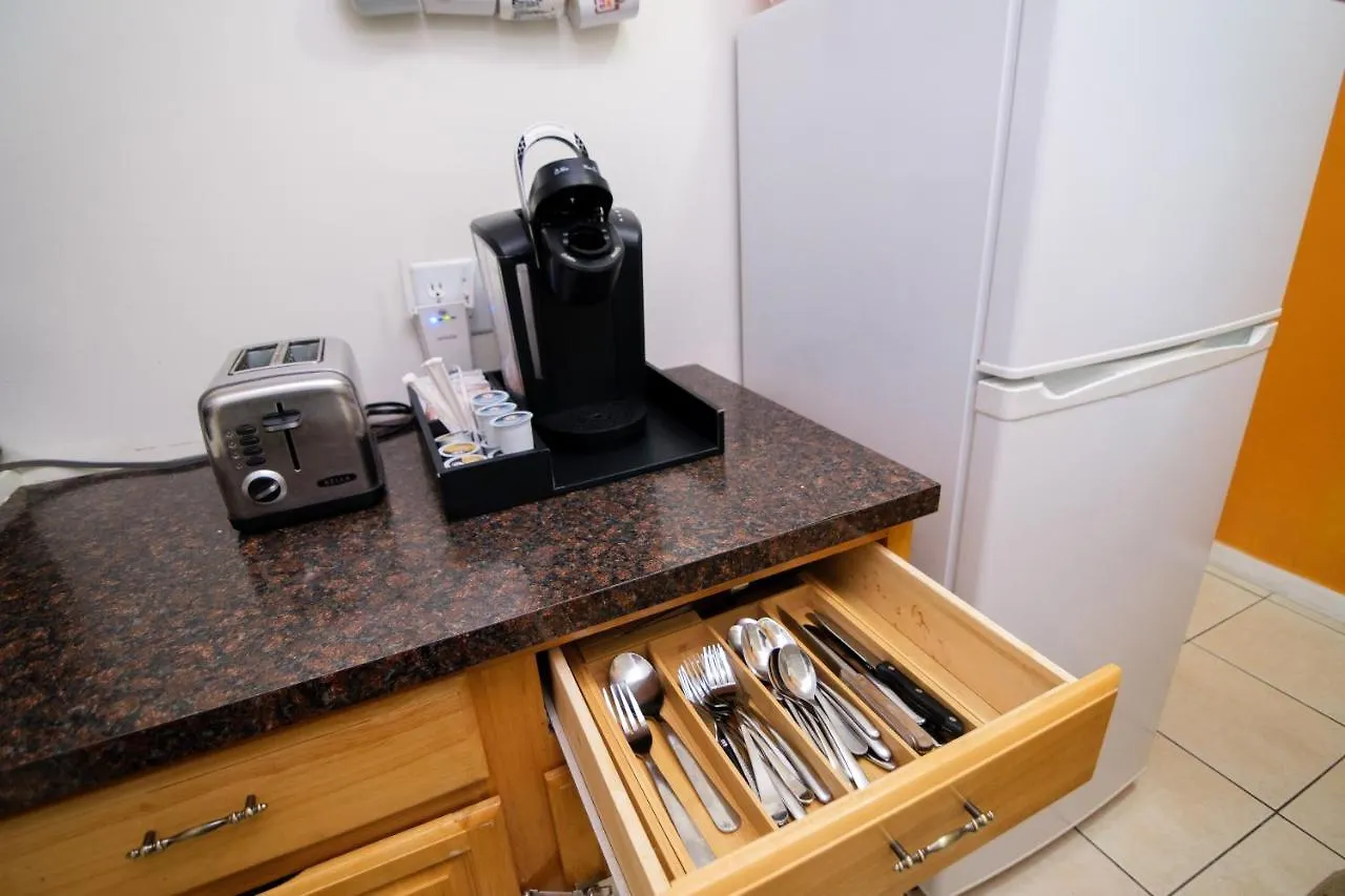Elegant 2 Bedroom Suite W Modern Amenities New York Apartment
